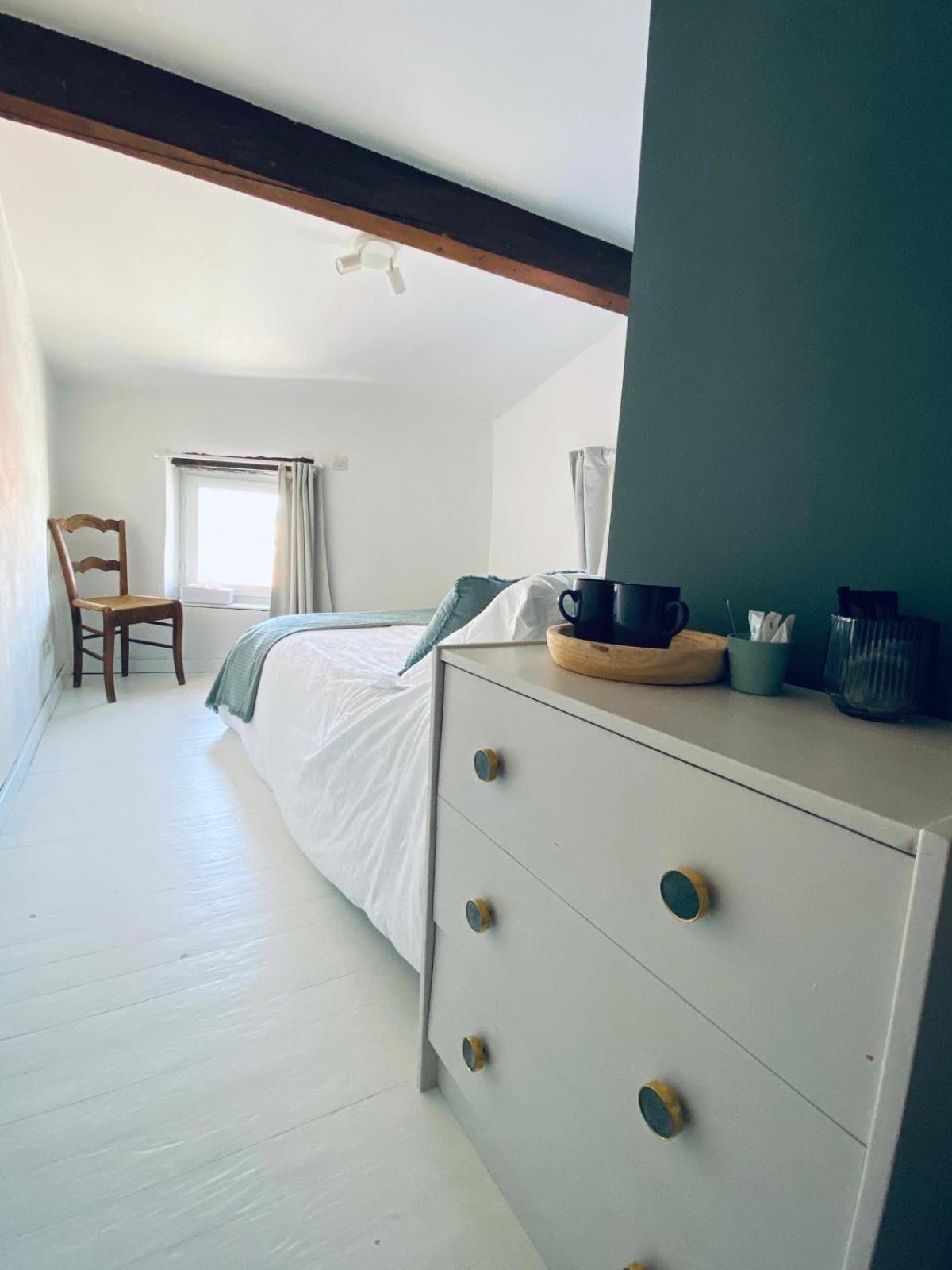 Le Pied De La Lettre Hotel Grignan Ruang foto