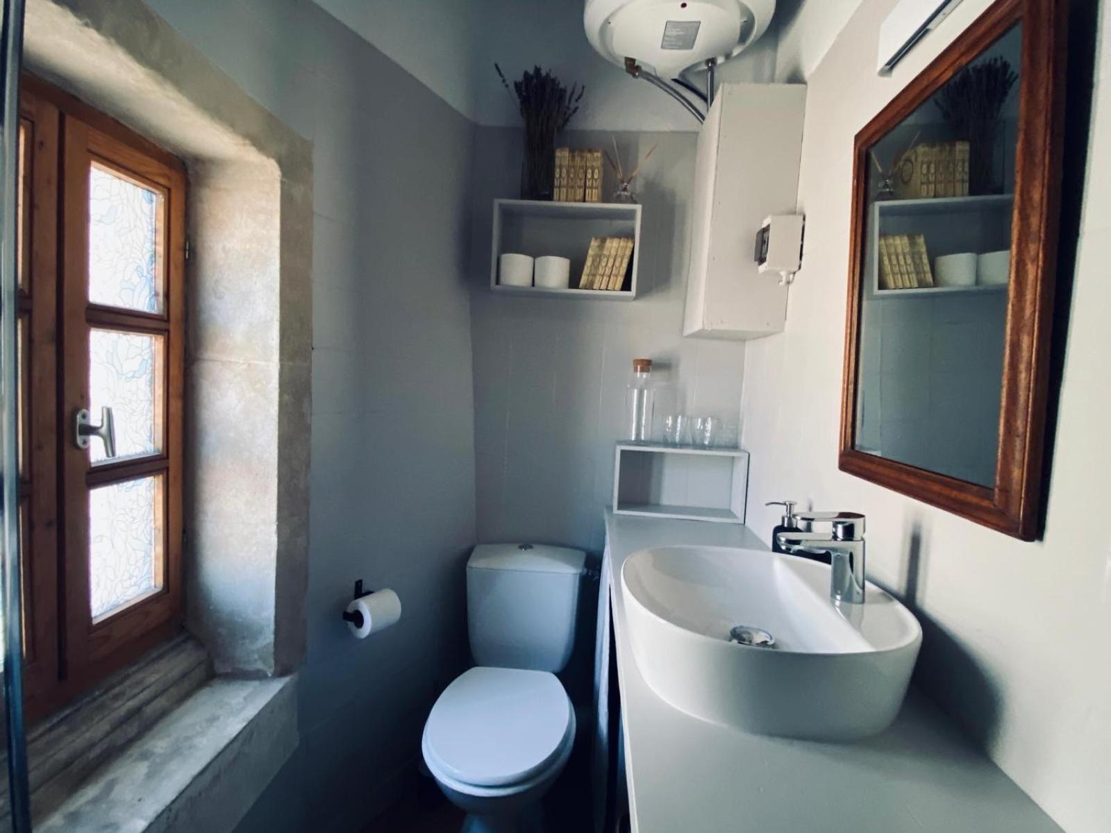 Le Pied De La Lettre Hotel Grignan Ruang foto