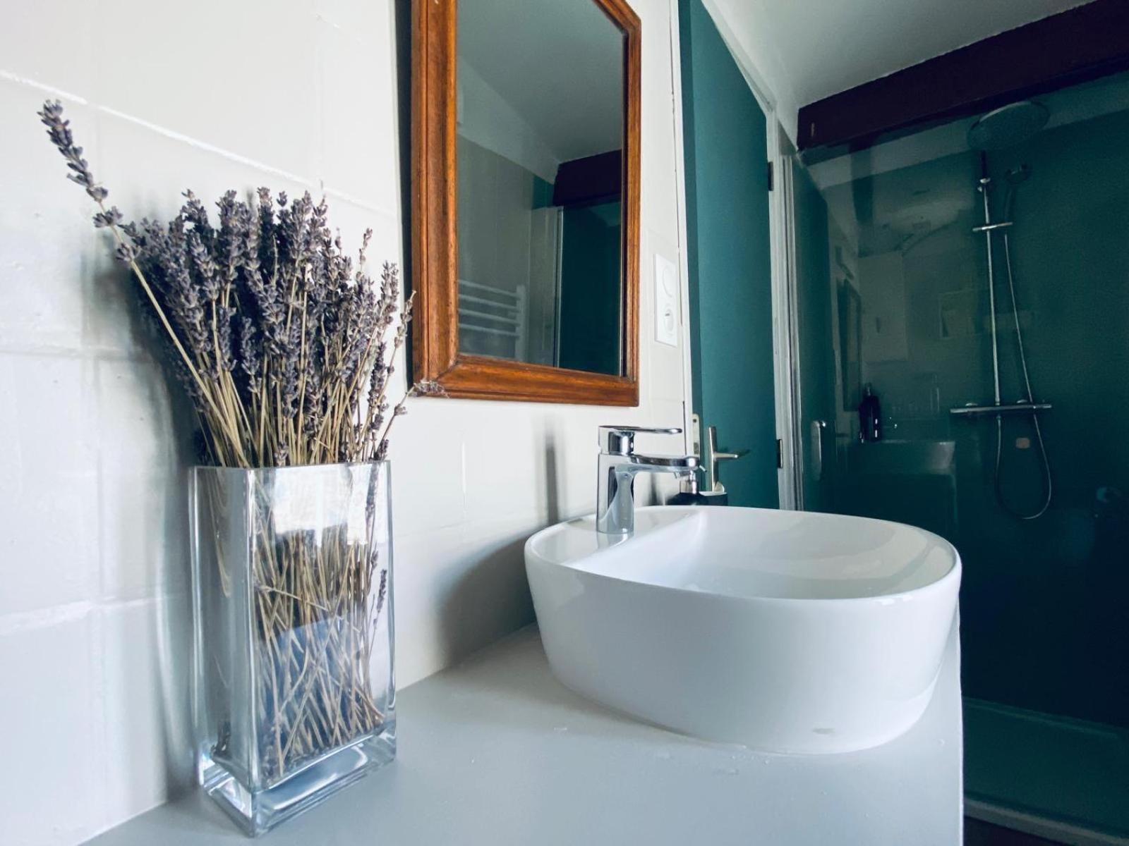 Le Pied De La Lettre Hotel Grignan Ruang foto